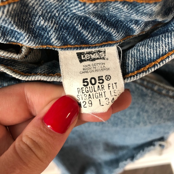 LEVI VINTAGE HIGHWAISTED DENIM SHORTS - Picture 5 of 7